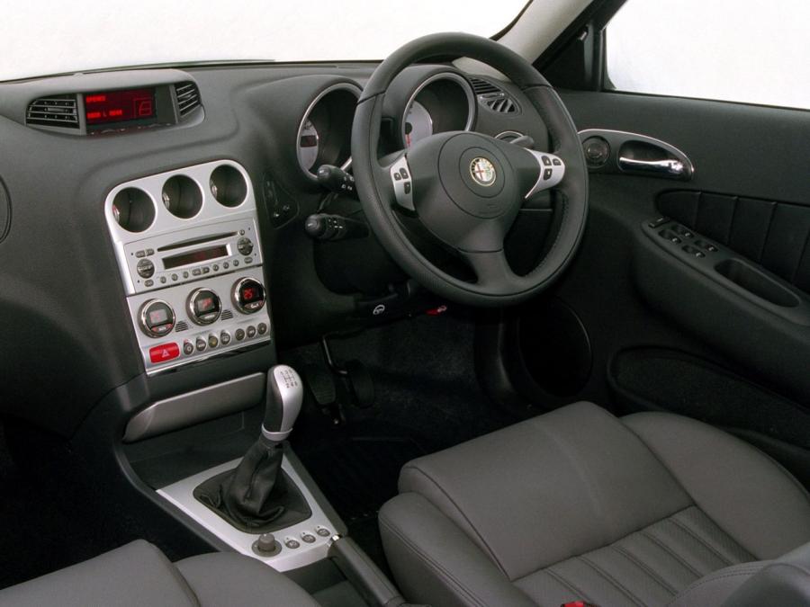 Интерьер Alfa Romeo 156 (932A) 2002 года  (AU) (фото 9 из 17)